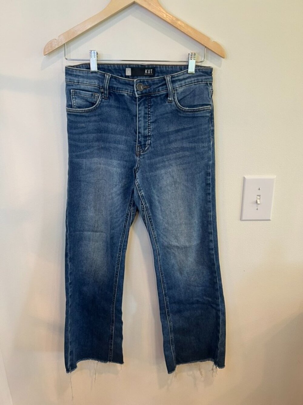 KUT From The Kloth Raw Hem Crop Flare Jeans Size 4 Medium Wash
